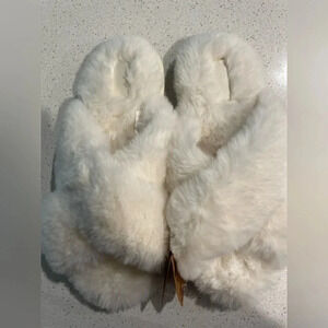 Victoria's Secret Faux Fur Slides
Slippers Size Medium
